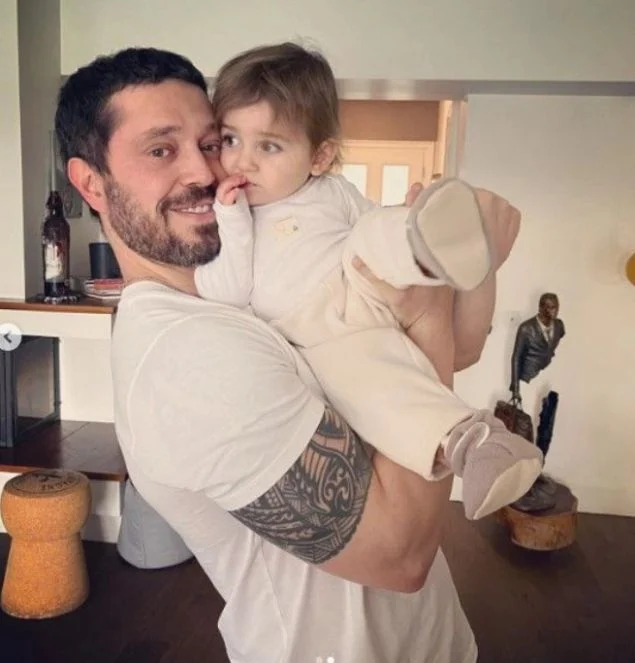 murat boz saç ektirdi habererk