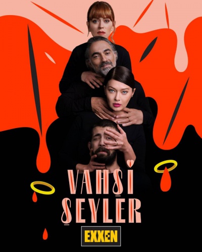 VAHŞİ ŞEYLER
Exxen'in bir diğer projesi ise Vahşi Şeyler dizisi olacak. 8 bölümlük mini dizinin başrolünde Nurgül Yeşilçay olacak. Hazal Türesan ve Selim Bayraktar'ın yer alıyor. Evlilikleri bitme noktasına gelmiş bir çift, psikologları ve bir pizzacı aynı evde mahsur kalırsa ne olur? Çekimleri geçen yaz gerçekleştirilen ve her bölümü 20 dakika sürecek.