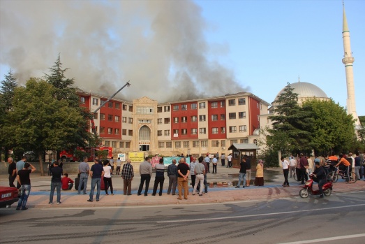Kız öğrenci yurdunda korkutan yangın