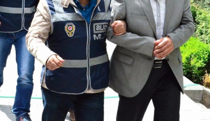 FETÖ'den tutuklu işadamının alacağını hileyle tahsile çalışan 5 kişi yakalandı FETÖ'den tutuklu işadamının alacağını hileyle tahsile çalışan 5 kişi yakalandı
