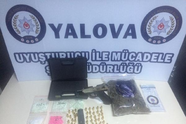 Şans oyunu talihlileri uyuşturucu satarken yakalandı Şans oyunu talihlileri uyuşturucu satarken yakalandı