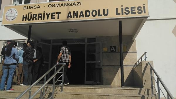 Sınıfta dehşet: kız arkadaşını öldürdü!