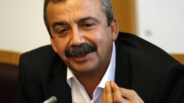Sırrı Süreyya Önder siyaseti bırakıyor