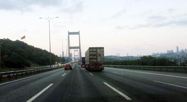 İran plakalı TIR'ların uyanıklığı İran plakalı TIR'ların uyanıklığı
