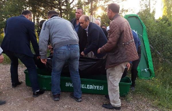 Sivas'ta 14 yaşındaki çocuk intihar etti Sivas'ta 14 yaşındaki çocuk intihar etti