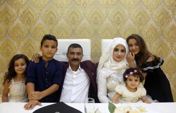 17'nci evlilik yıl dönümünü düğün yaparak kutladılar 17'nci evlilik yıl dönümünü düğün yaparak kutladılar