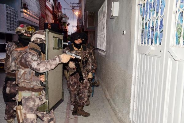 Adana'da DEAŞ operasyonu: 5 gözaltı Adana'da DEAŞ operasyonu: 5 gözaltı