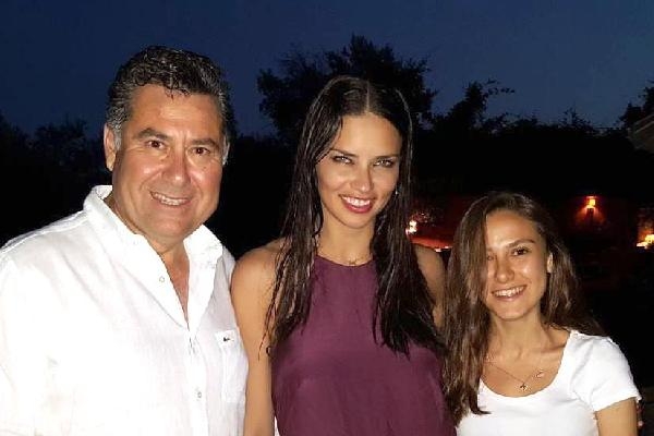 Adriana Lima'ya, Başkan Kocadon'dan hediye Adriana Lima'ya, Başkan Kocadon'dan hediye