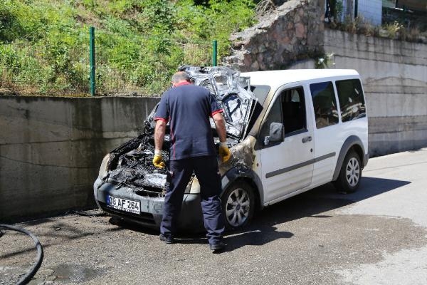 Artvin’de polis aracı yandı Artvin’de polis aracı yandı