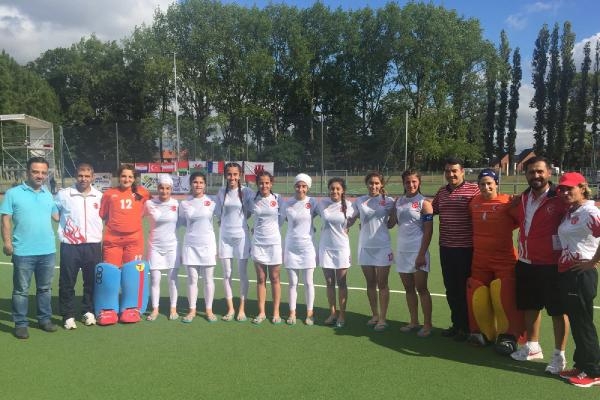 Hokeyciler Olimpiyat için ilk adımı attı Hokeyciler Olimpiyat için ilk adımı attı