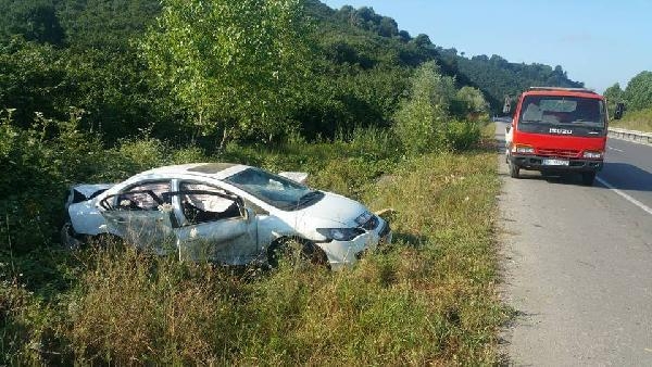 Otomobil takla attı: 2 ölü, 3 yaralı Otomobil takla attı: 2 ölü, 3 yaralı