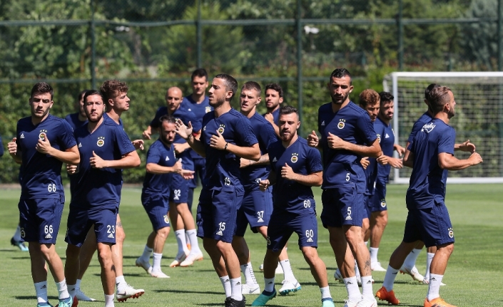 Fenerbahçe hazırlıklarını sürdürüyor