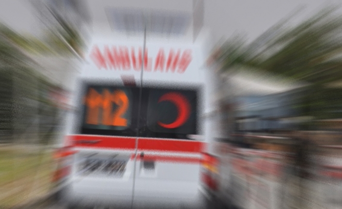 Yolcu otobüsü kamyona çarptı: 25 yaralı