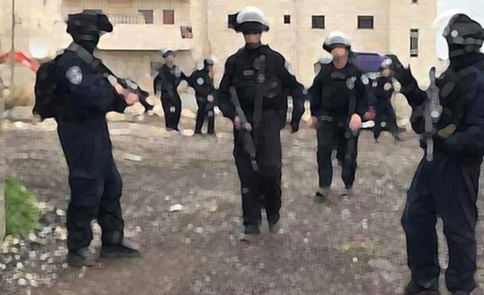 İsrail polisi, El Aksa Camii’ne giden kapıları kapadı