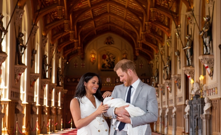 Harry ve Meghan’ın yeni bebekleri ilk kez kamera karşısında