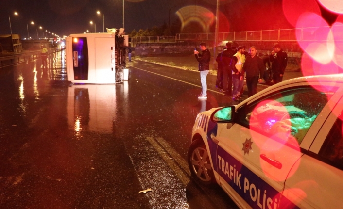 İşçi servisi yan yattı: 19 yaralı