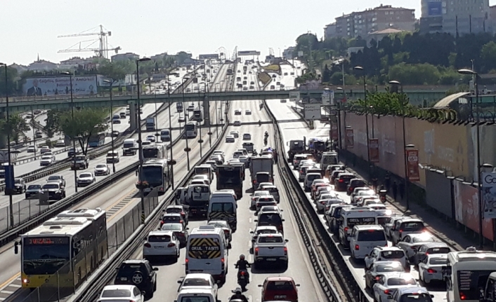 Yunus polisleri E-5’te kaza yaptı: 2 polis yaralı