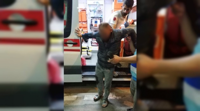 Baba-oğul birbirini bıçakladı