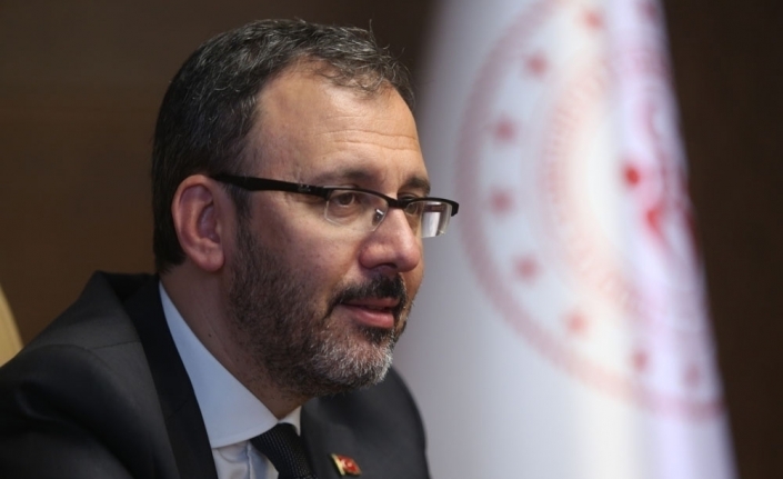 Bakan Kasapoğlu Filenin Sultanları’nı tebrik etti