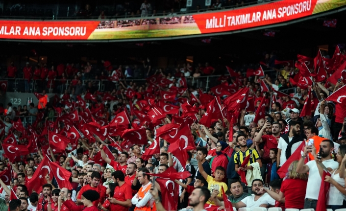Beşiktaş Park kırmızı-beyaz!