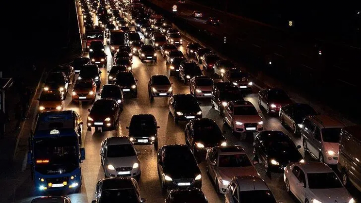 İstanbul'da trafik durma noktasına geldi