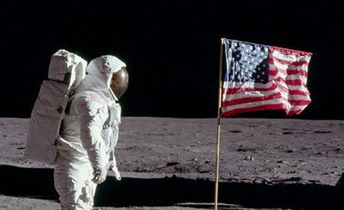 Ay’a İlk ABD Bayrağını Neil Armstrong Dikmemiş