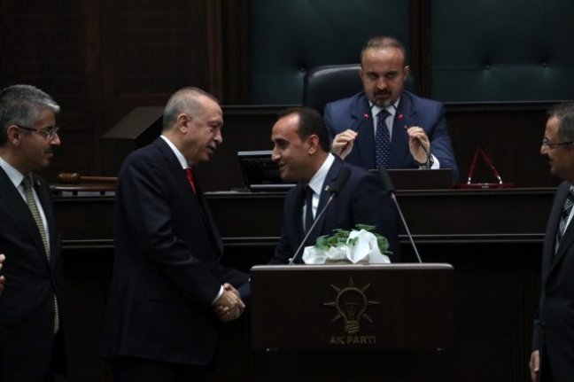 İYİ Parti'den AK Parti'ye geçen belediye başkanına rozeti Cumhurbaşkanı Erdoğan taktı