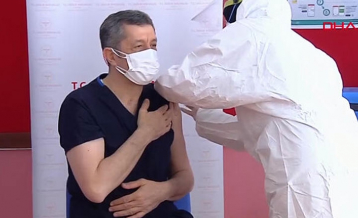 Milli Eğitim Bakanı Ziya Selçuk korona virüs aşısını oldu!