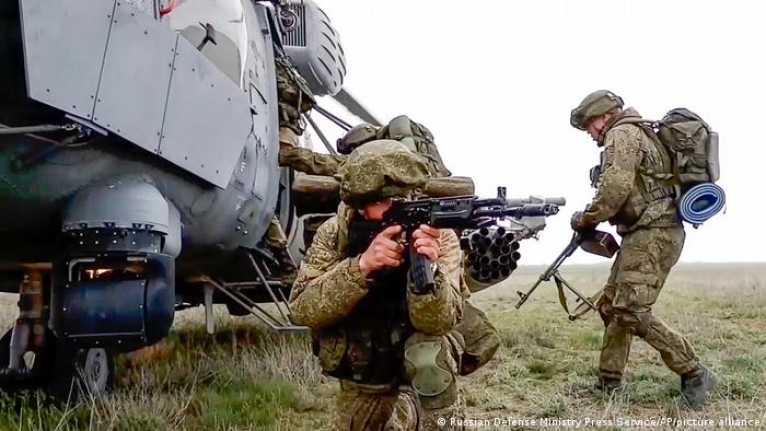 Rusya Kırım'dan askerlerini geri çekmeye başladı