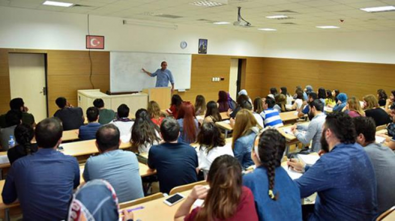 Akademisyenler aşılanmaya başlıyor