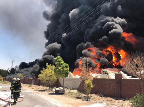 Gaziantep'teki bir depoda yangın çıktı!