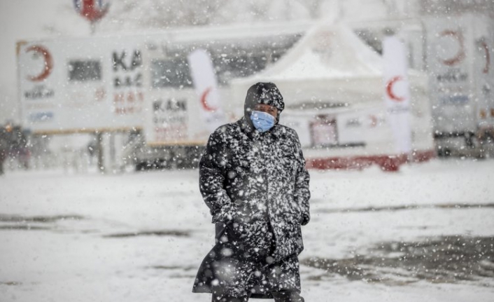AKOM, İstanbul'da kar yağışı için saat verdi!