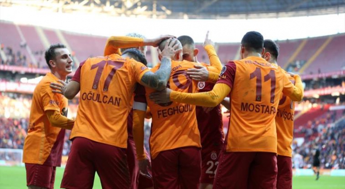 Galatasaray’dan iki bambaşka devre!