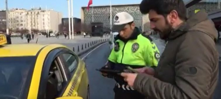 Taksim'de taksicilere ceza yağmuru
