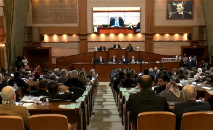 İBB Meclisi'nde öğrenci kartı zammı gerilimi