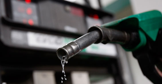 Benzine zam! Pompa satış fiyatı 5 TL`yi aştı
