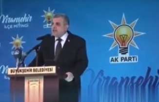 AKP'li başkan şiir okurken vatandaş böyle isyan etti!  